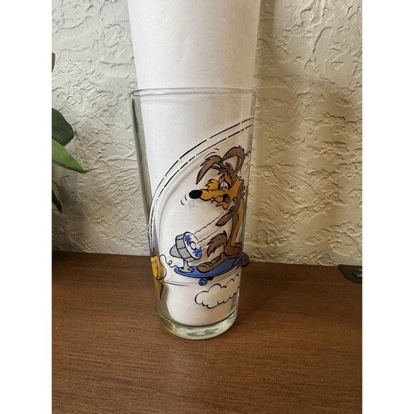 LOONEY TUNES PEPSI GLASS 1976 ROAD RUNNER WILE E COYOTE fan & SAIL skateboard - Picture 3 of 7
